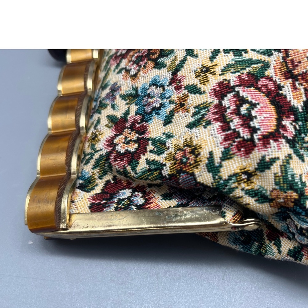 Floral‎ Tapestry Tan pink and blue floral Vintage Bag, Lucite Hong Kong Clutch - Picture 7 of 8